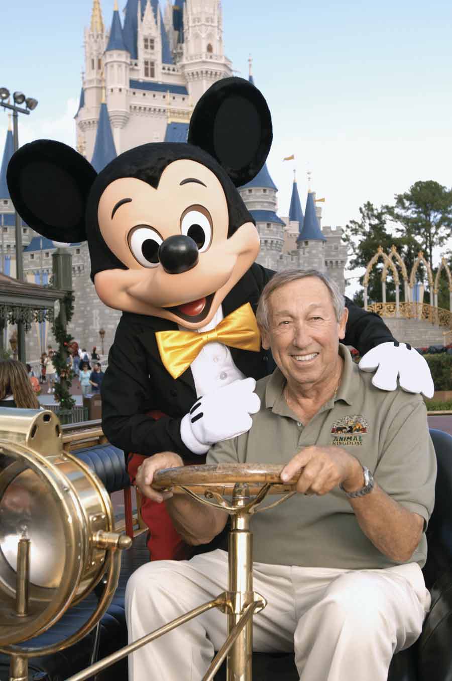 Создание дисней. Walt Disney (Уолт Дисней). Уолтер Элиас Дисней. Уолт Дисней создатель Микки Мауса. Волт Дисней и Рой Дисней.