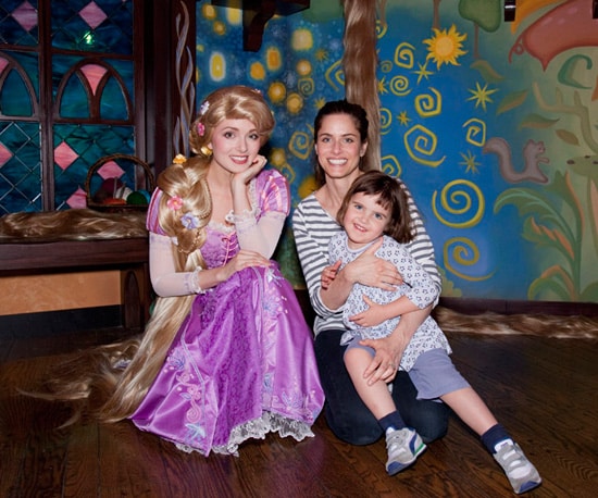 Amanda Peet and Daughter Frankie Meet Rapunzel at Disneyland Park
