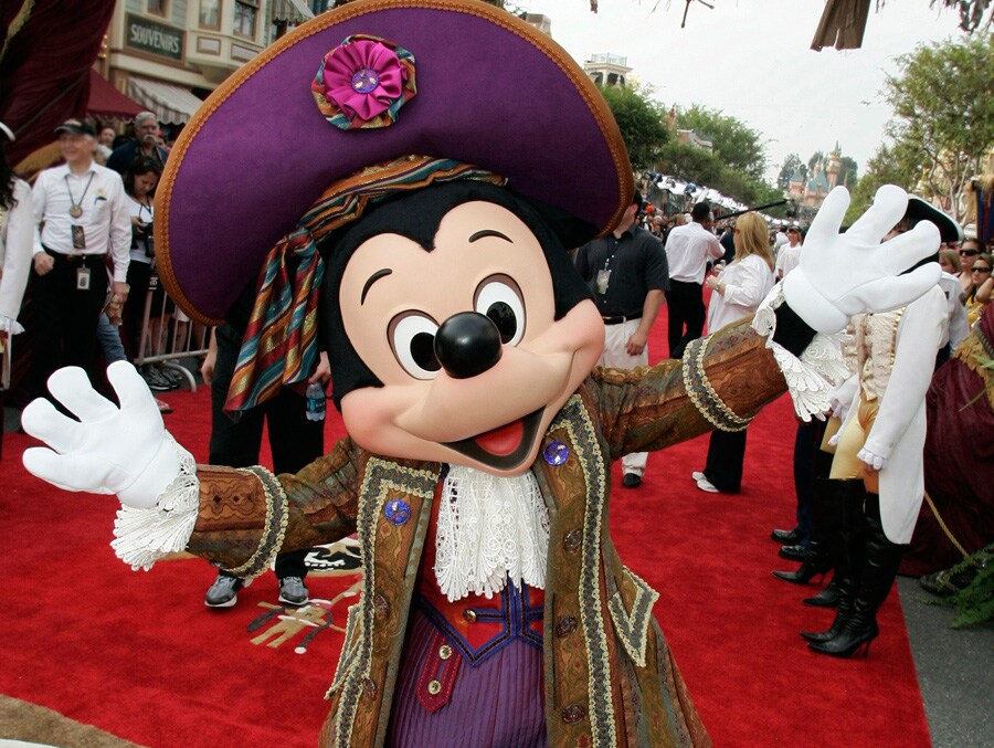 Disneyland Park to Host World Premiere of 'Pirates of the