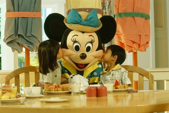 Dine with Your Favorite Characters at Disney Parks