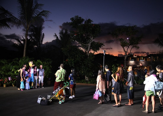 Aulani Opens its Doors to the First Guests and Goofy Helps Keep Everyone Entertained