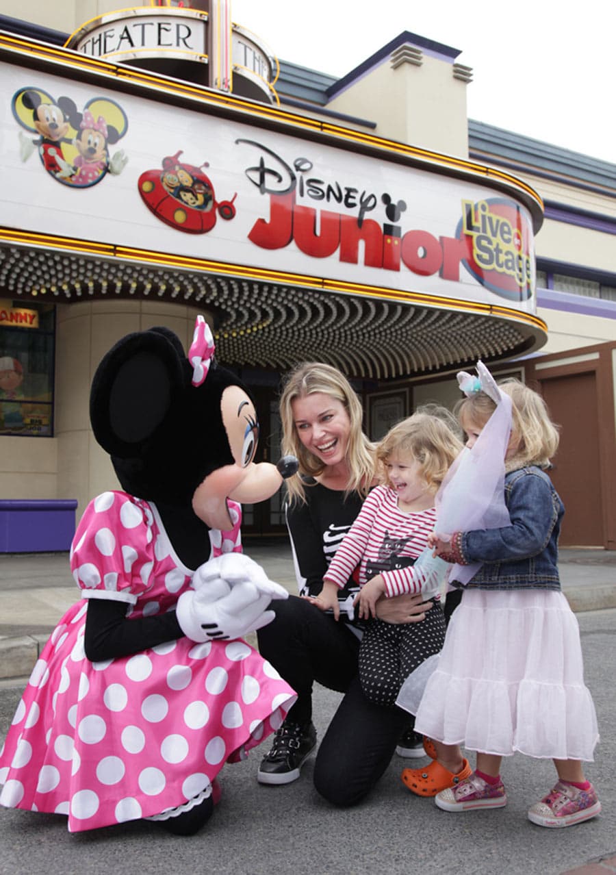 Rebecca Romijn and Daughters Meet Minnie Mouse at Disney ...
