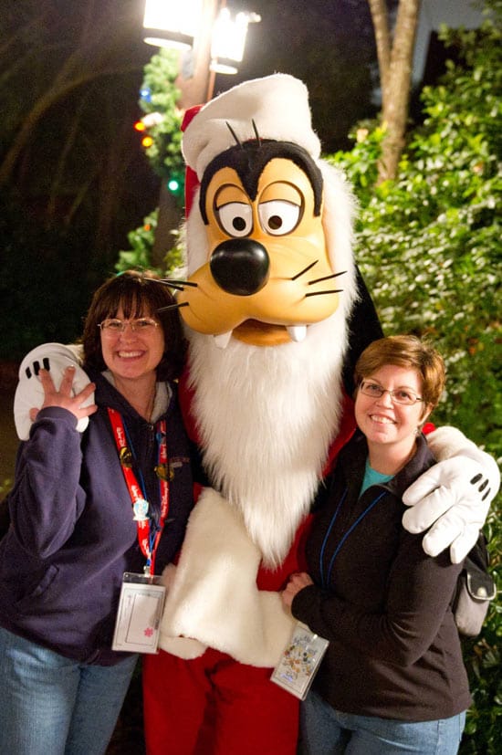 Goofy with D23 Members at Walt Disney World Resort