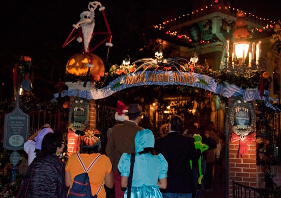 Disney Parks Blog Readers ‘Get Spookier’ at Our Halloween Meet-Up in Disneyland Park