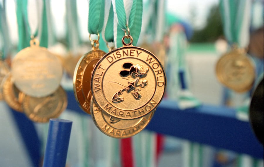 DISNEY PIN WDW 2013 20th Marathon Weekend Gold Finishers Medals Set