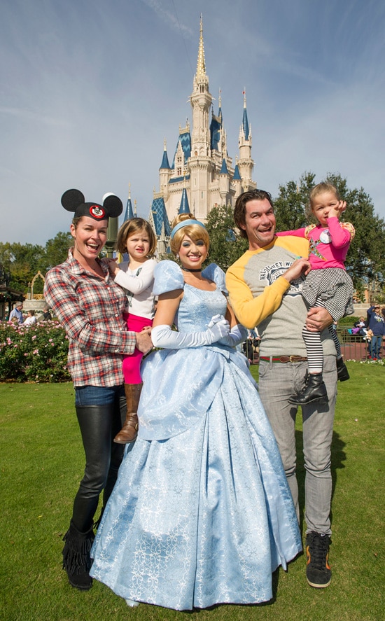 Rebecca Romijn, Her Husband Jerry O'Connell and Their Twin Daughters Pose With Cinderella