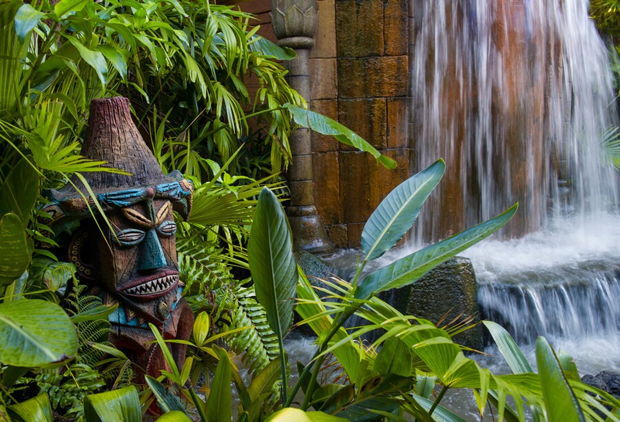 Describe how activities are designed to entertain the visitors in enchanted kingdom image