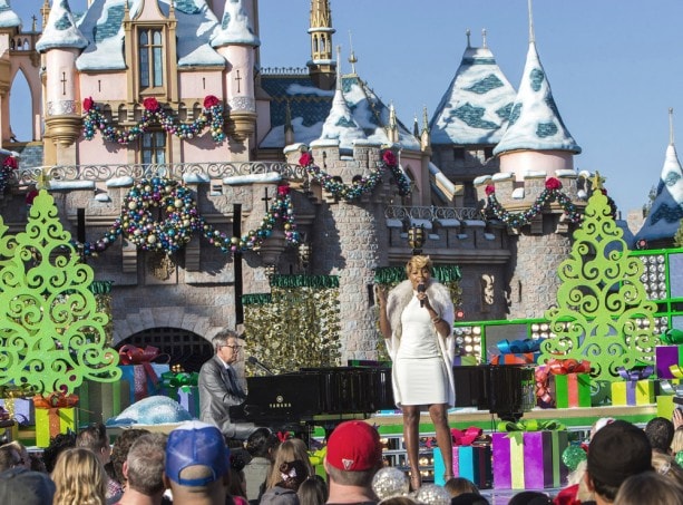 Mary J. Blige at the Disneyland Resort for the 2013 Disney Parks Christmas Day Parade on ABC