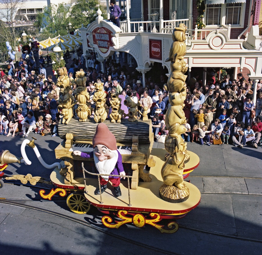 Step In Time: Magic Kingdom Park’s 1976 Christmas Parade | Disney Parks ...