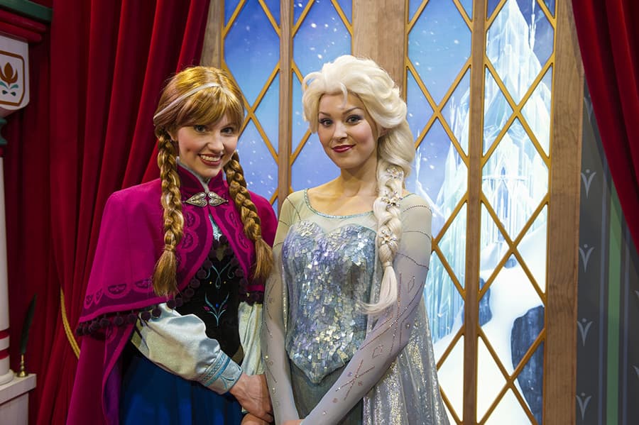 frozen sisters in disneyland