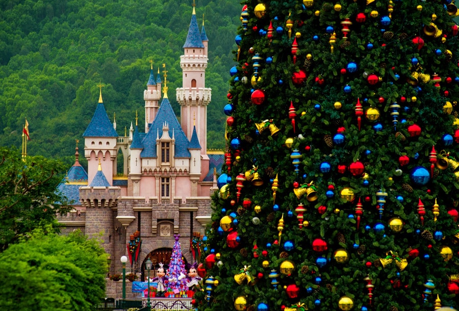 Holiday Celebrations Abound at Hong Kong Disneyland Park