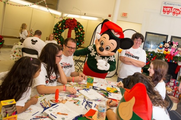 Disney VoluntEARS Help Spread Cheer with 36,000 Toys for Kids