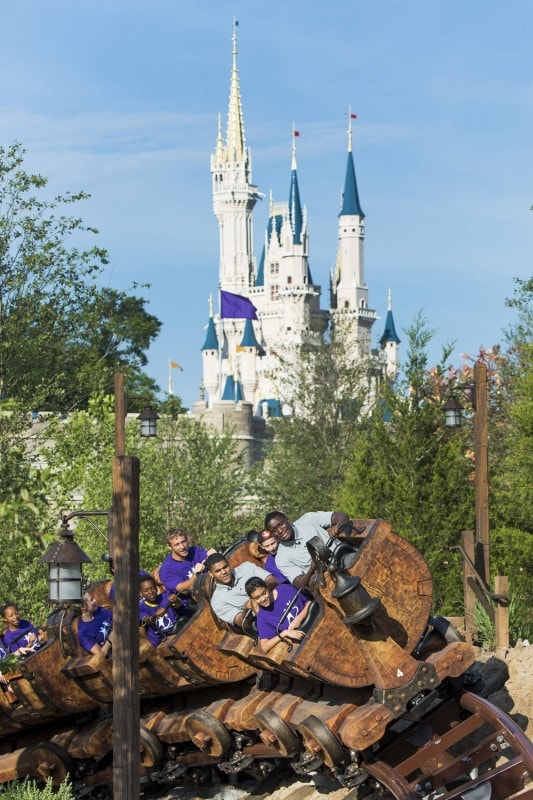 Disney Parks Seven Dwarfs Mine Train Pin Dopey & Grumpy Rocking In Mine Cart Pin 