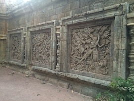 Murals and Carvings Are All Around on Maharajah Jungle Trek