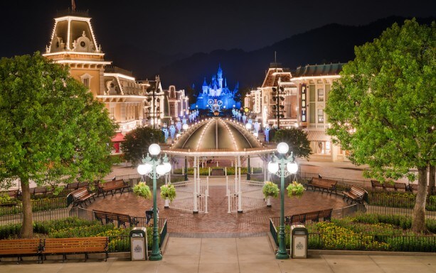 Disney Parks After Dark: A Quiet Night at Hong Kong Disneyland