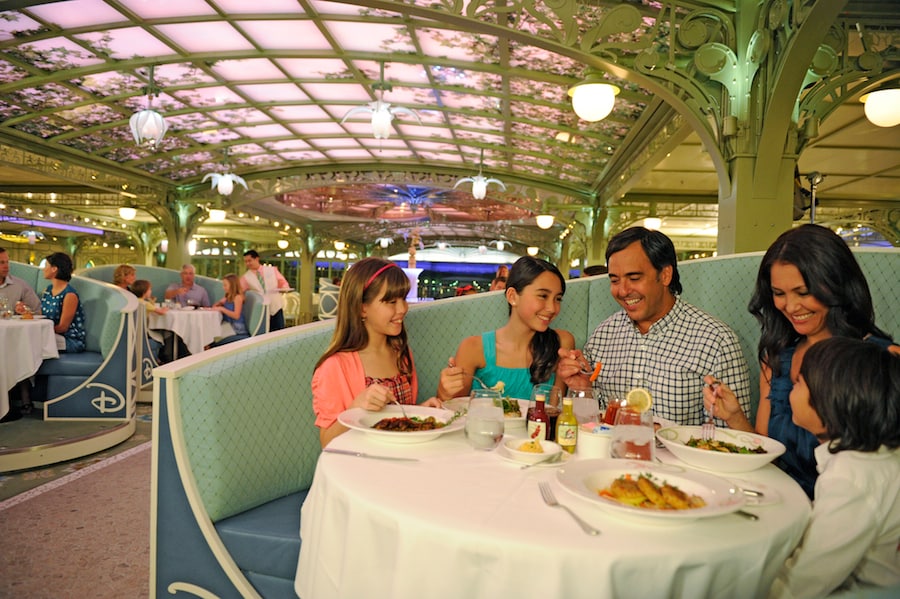 dining on a disney cruise