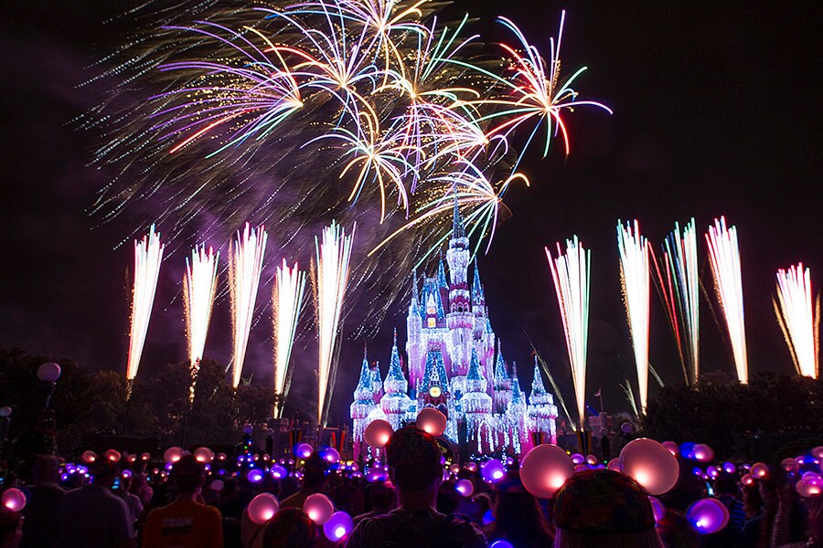 ‘Holiday Wishes’ Fireworks at Magic Kingdom Park