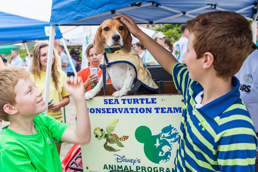 Meet Captain Captain Ron and His Trainer Pepe Peruyero, at 10:30 a.m, 12:30 p.m. and 2:30 p.m. on the Friday, Saturday and Sunday of Earth Day Weekend