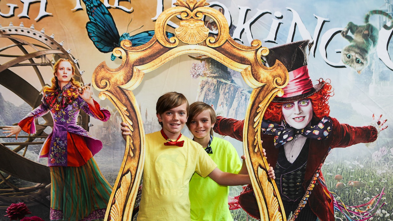 Disney Parks Blog Readers Celebrate ‘Alice Through the Looking Glass’ At Advanced Screening