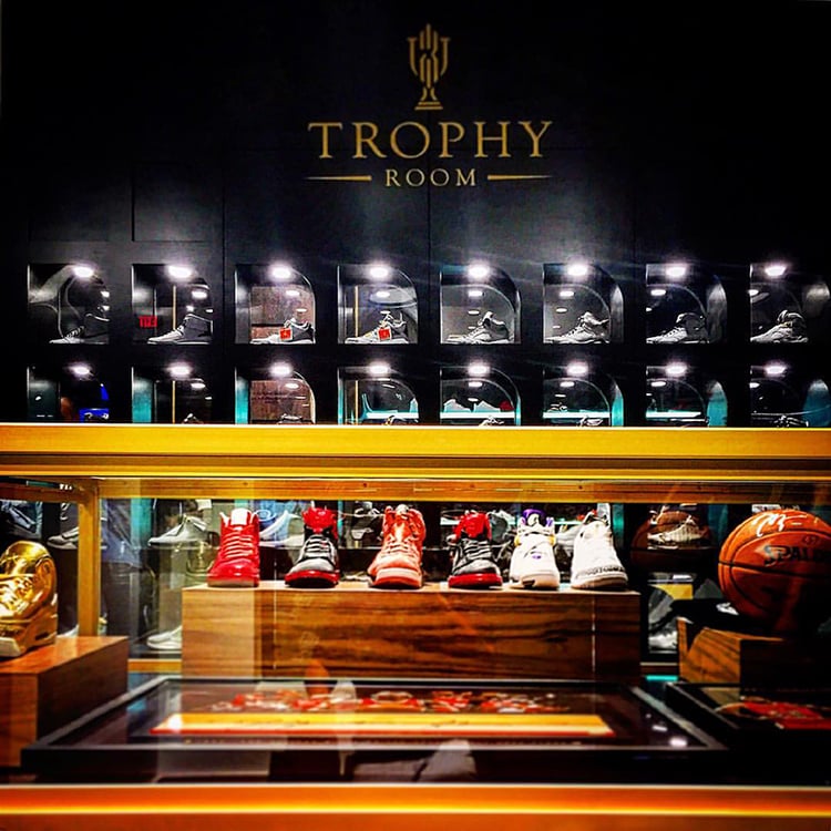 TROPHY ROOM at Town Center, Disney Springs