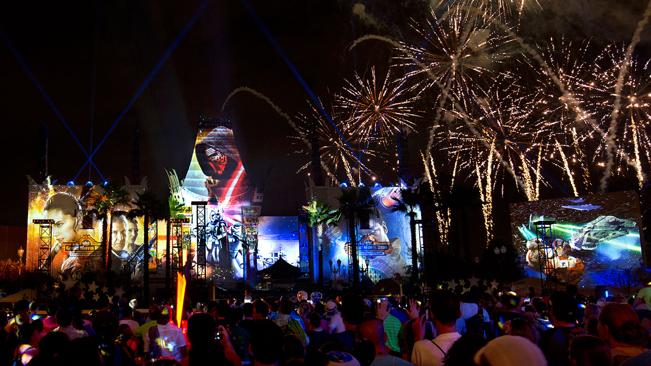 #DisneyParksLIVE: Watch ‘Star Wars: A Galactic Spectacular’ Live at 9:20 p.m. ET