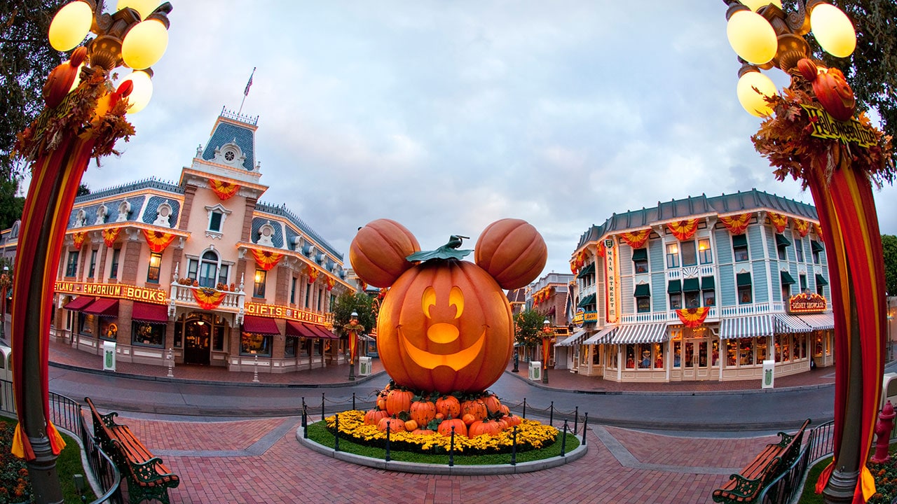 Three Ways the Disneyland App Makes Mickey’s Halloween Party Even More Fiendishly Fun