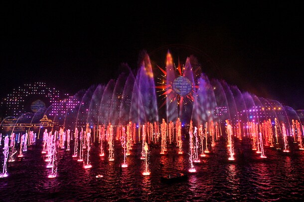 New ‘World of Color - Season of Light’ Fills the Night with Holiday Magic at Disney California Adventure Park