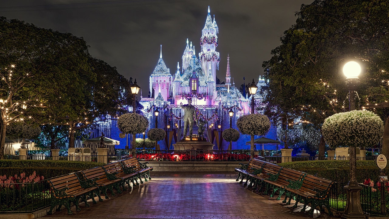 Celebrate Holidays at the Disneyland Resort with Photos from Disney PhotoPass Service