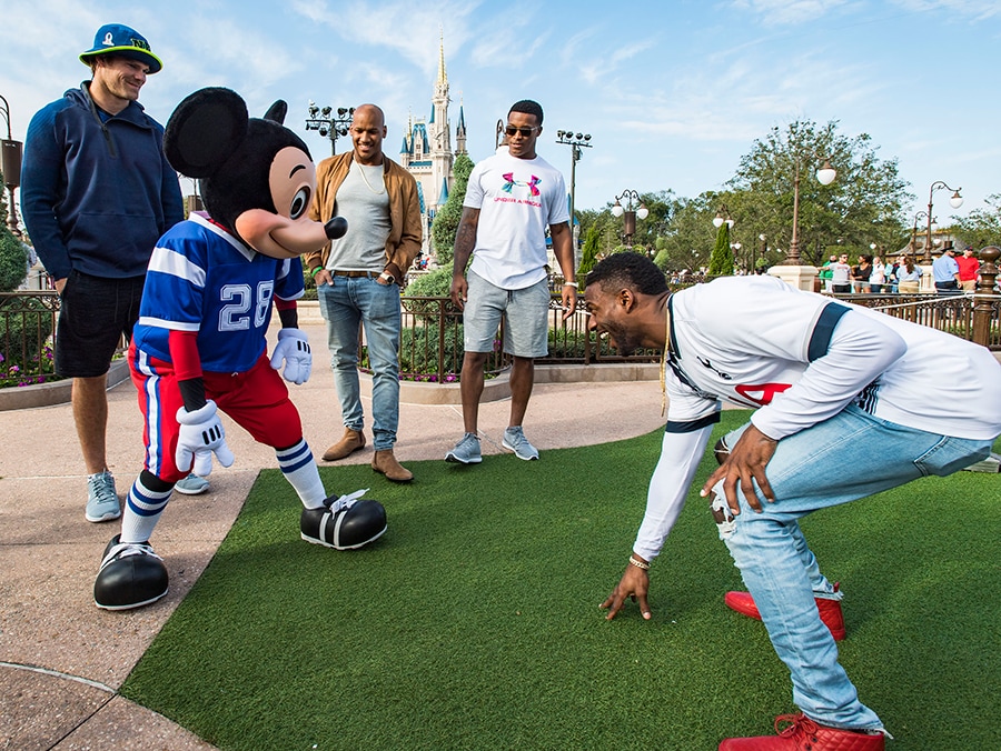 NFL Stars Participate in Special Pro Bowl Parade at Walt Disney World Resort