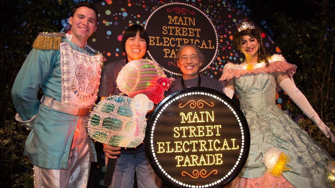 Disney Parks Blog Main Street Electrical Parade Meet-Up Lights Up the Night at Disneyland Park