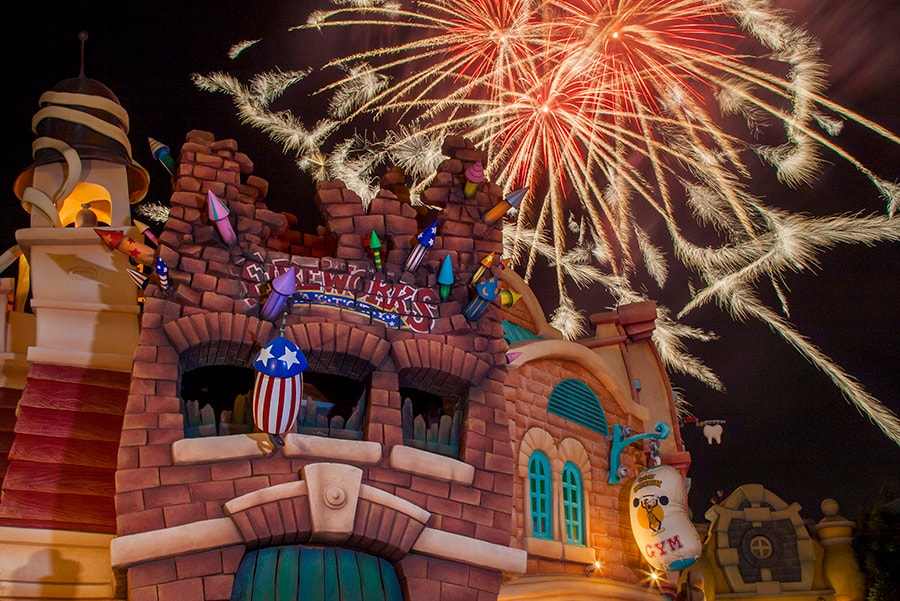 Disney Parks After Dark: ‘Remember … Dreams Come True’ Fireworks Spectacular From Mickey’s Toontown at Disneyland Park