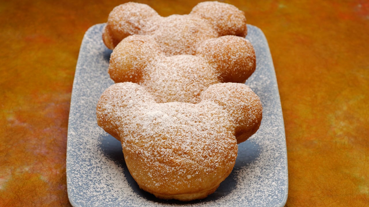 VIDEO – How Mickey Mouse-Shaped Beignets are Made at Disneyland Park ...