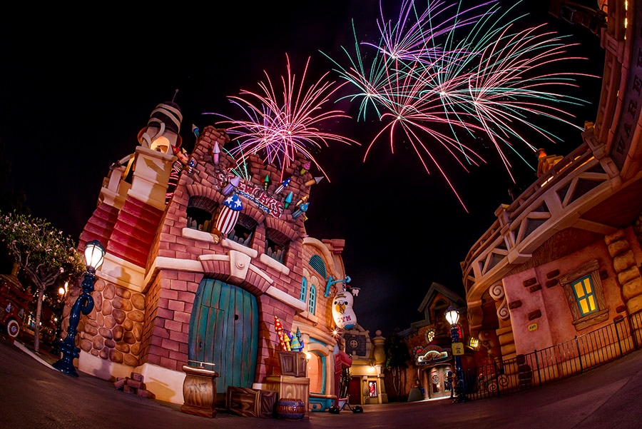 Disney Parks After Dark: ‘Remember … Dreams Come True’ Fireworks Spectacular From Mickey’s Toontown at Disneyland Park