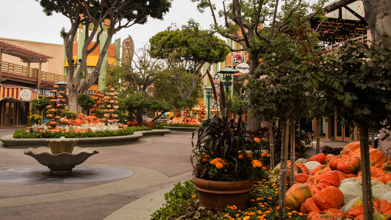 Halloween Time Surprises In Downtown Disney District At The Disneyland 