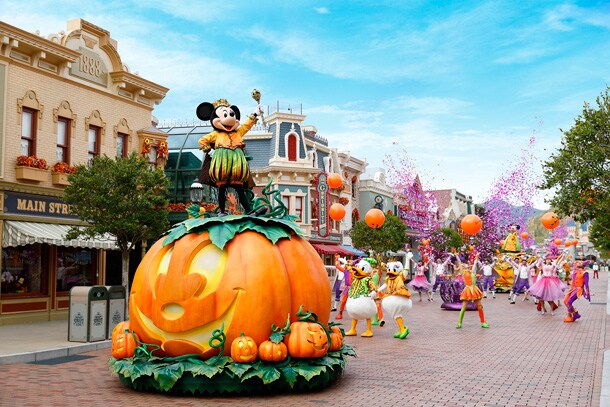 5 Theme Parks for Halloween Thrills and Chills