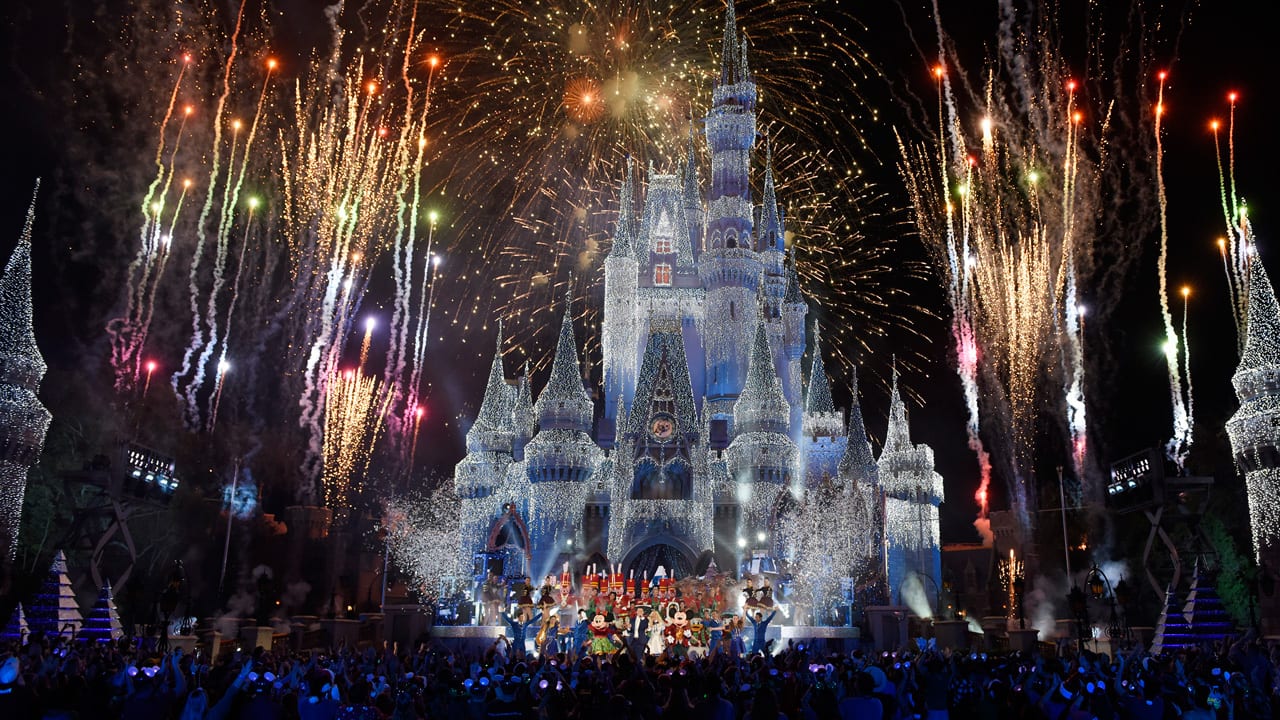 Disney Parks Unwrap Holiday Magic With Star-Studded Specials Across ABC ...