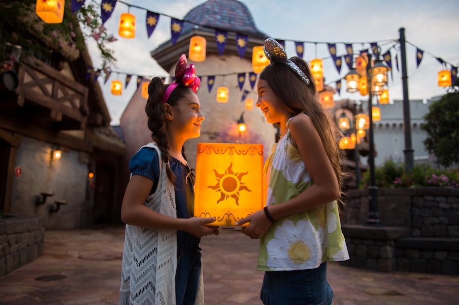 Kids with Lantern from 'Tangled