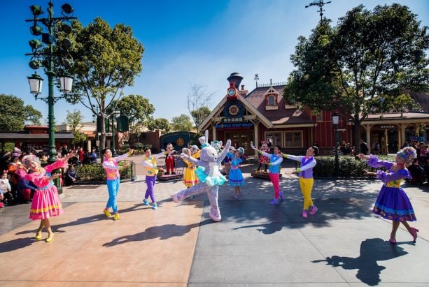 Duffy and Friends Celebrate the Arrival of StellaLou at Shanghai Disneyland Resort