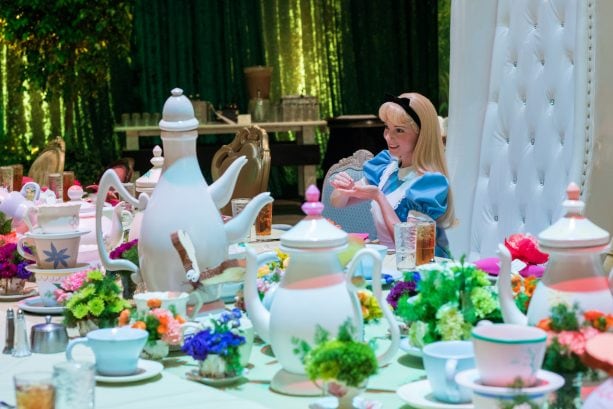 Alice Enjoys an 'Alice in Wonderland'-Themed Party
