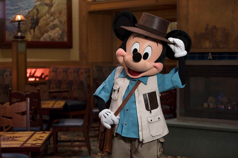 Personagens voltam aos restaurantes do Disneyland Resort