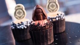 BB-9E and Kylo Ren Cupcakes at Backlot Express Disney’s Hollywood Studios