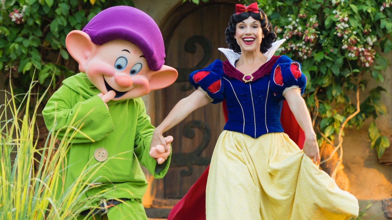 Snow White and Dopey at Storybook Dining at Artist Point at Disney’s Wilderness Lodge