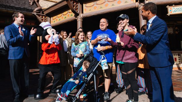 Walt Disney World Resort Celebrates 1 Million Mobile Orders in My Disney Experience App