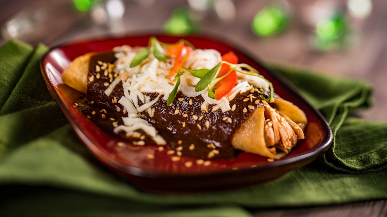 Enchiladas de Pollo con Mole