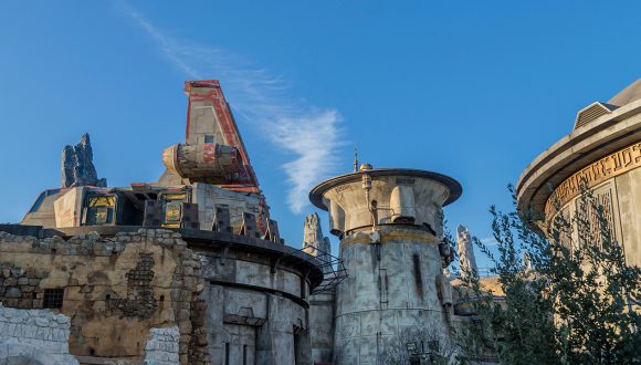 Building Batuu: Docking Bay 7 Food and Cargo