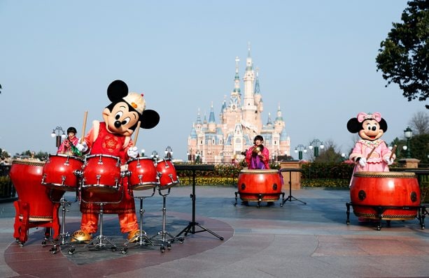Shanghai Disney Resort Guests Enjoy Once A Year Chinese New Year Tradition Disney Parks Blog
