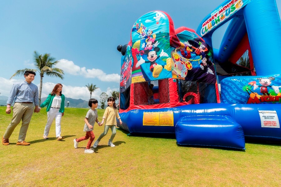 Large-Scale Outdoor Easter Magicarnival at hong Kong Resort