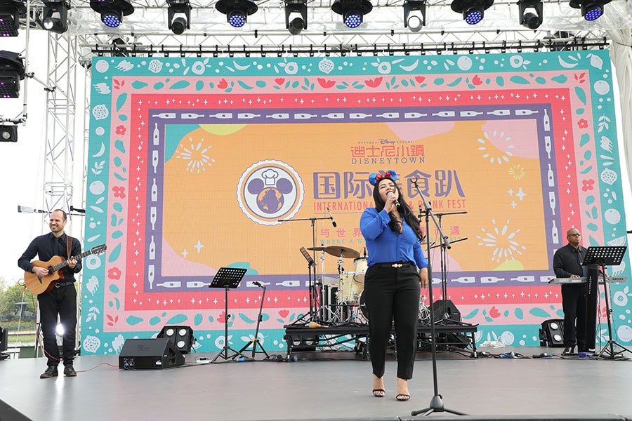 live music at the International Food & Drink Fest at Shanghai Disney Resort