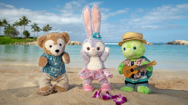 Duffy, StellaLou and 'Olu on the beach at Aulani, A Disney Resort and Spa