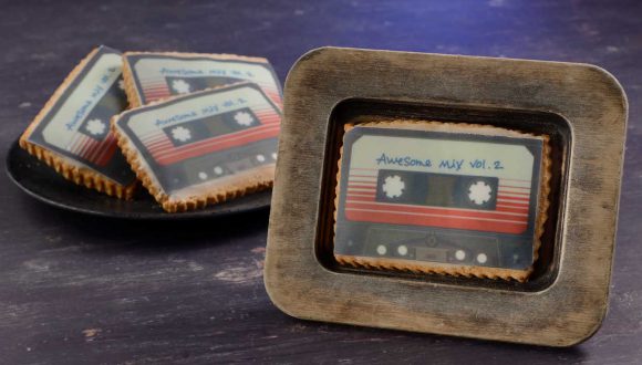 Mix Tart strawberry-filled shortbread cookie